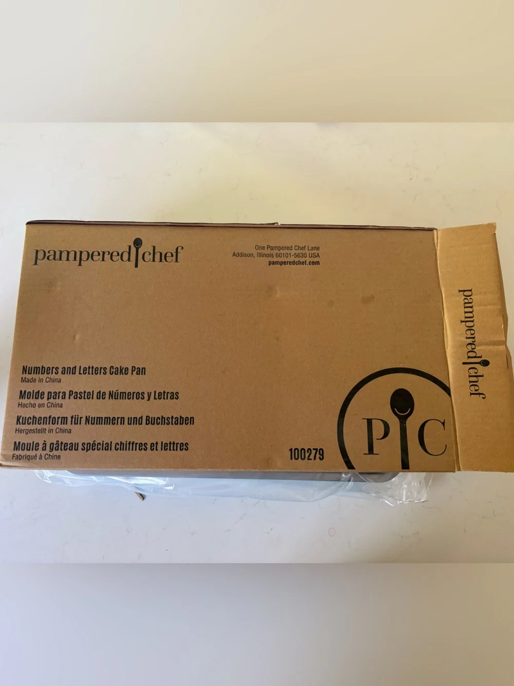NIB Pampered Chef Numbers and Letters Cake Pan